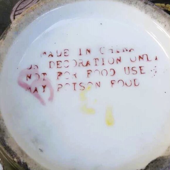 Vintage Porcelain Chinese Black Bowl with Raised Tropical Fish Designs - Picture 10 of 10